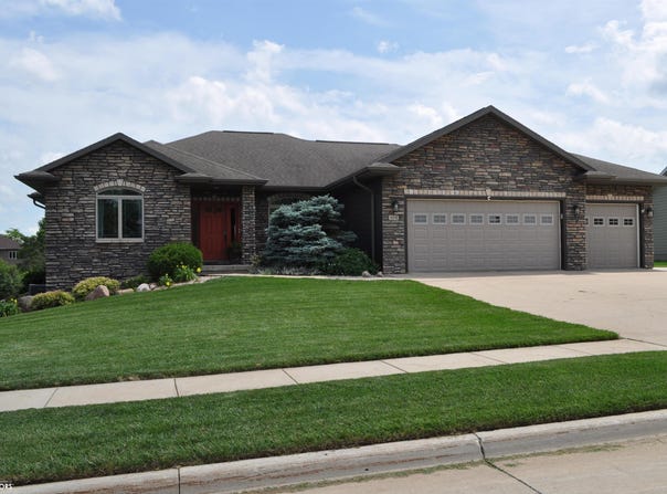 104 E Timber Creek Drive, Carroll, IA 51401