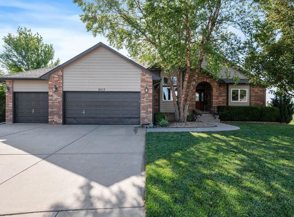 8213 E Old Mill Ct, Wichita, KS 67226