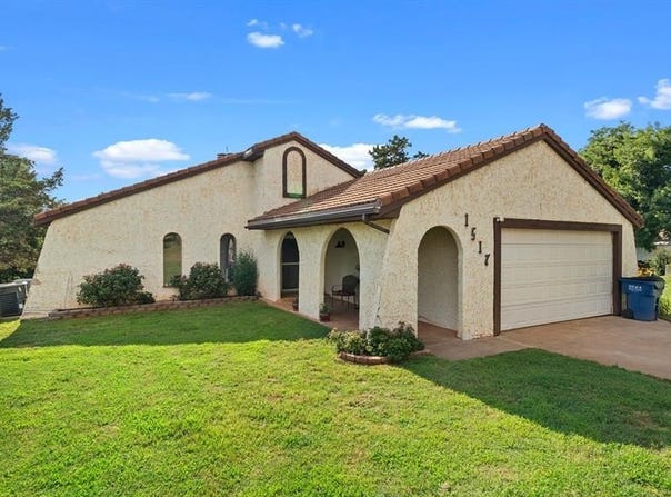 1517 S Spring Creek Drive, Mustang, OK 73064