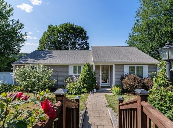 57 Cliff Dr, Freetown, MA 02702