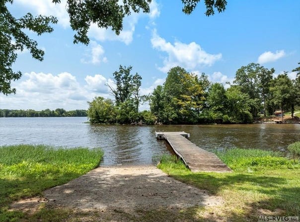 902 River Road, Bracey, VA 23919