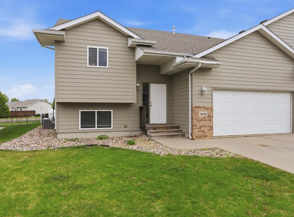 3606 W Hughes Pl, Sioux Falls, SD 57108