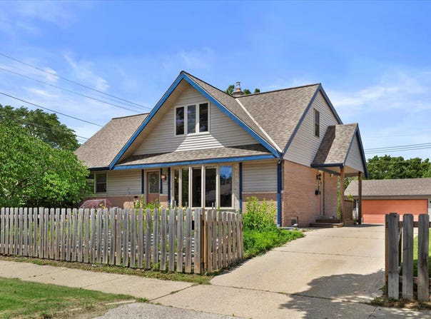 7710 W Ohio Ave, Milwaukee, WI 53219