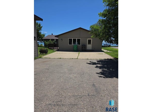 162 NW Lake Dr, Lake Norden, SD 57248-9719