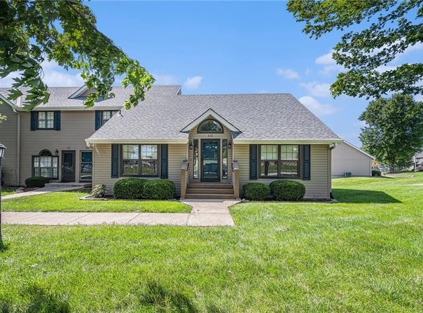113 Stonebridge Lane, Smithville, MO 64089