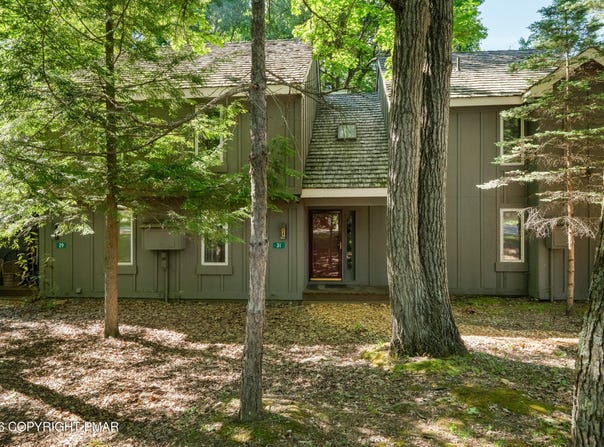 31 Downhill, Lake Harmony, PA 18624