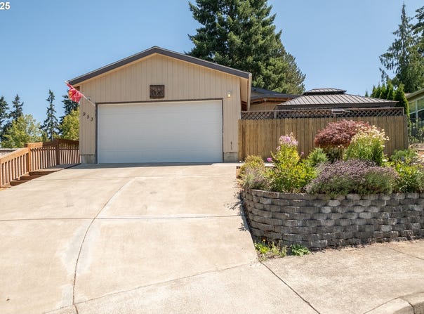 953 N ADAMS ST, Lafayette, OR 97127