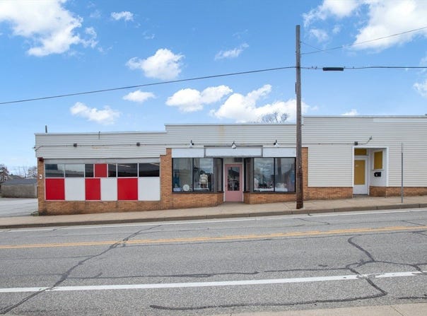39-43 Main Rd, Tiverton, RI 02878