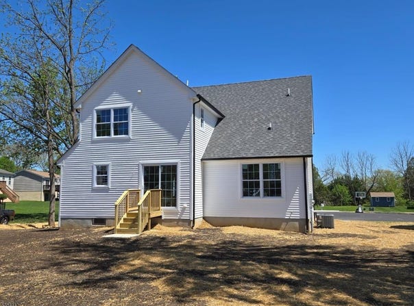 521 Parkwood Ct, Phillipsburg Town, NJ 08865