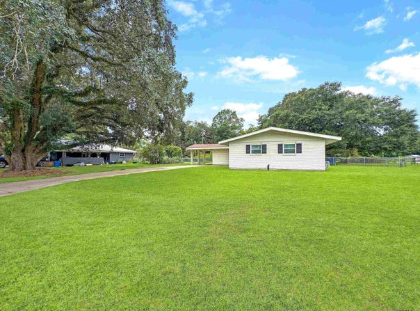 6843 Landmor Dr, Greenwell Springs, LA 70739