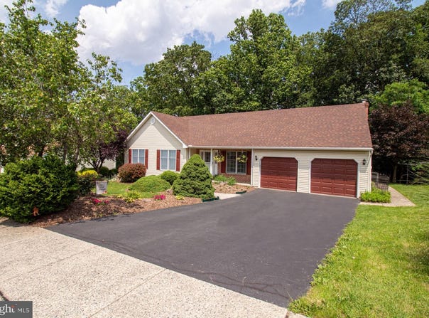 2707 BEACON DRIVE, SINKING SPRING, PA 19608