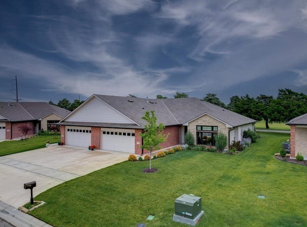 3110 Long Ct, Winfield, KS 67156