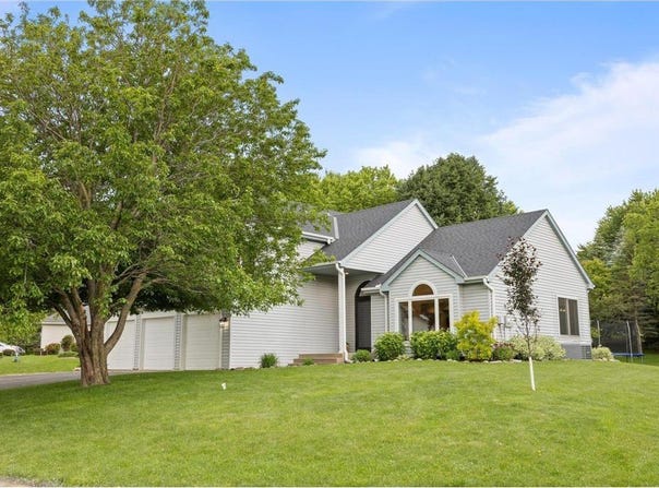 6360 Teton Lane, Chanhassen, MN 55317