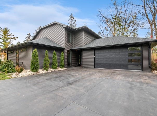624 E CIRCLE RIDGE Place, STURGEON BAY, WI 54235