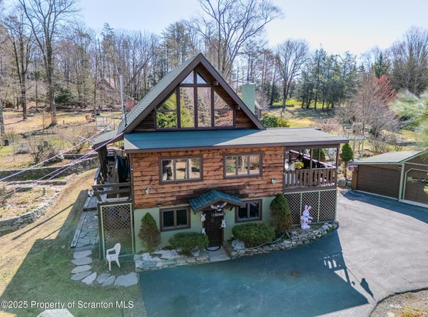 125 Frances Lane, Greentown, PA 18426