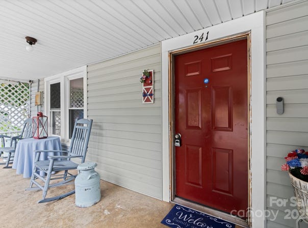 241 4th Avenue N, Taylorsville, NC 28681