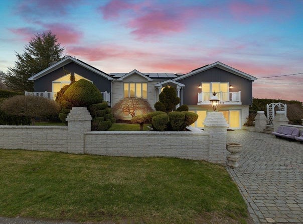 104 Randall Shea Dr, Swansea, MA 02777