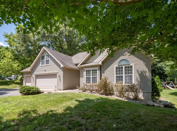 8816 Hathaway Road, Kalamazoo, MI 49009