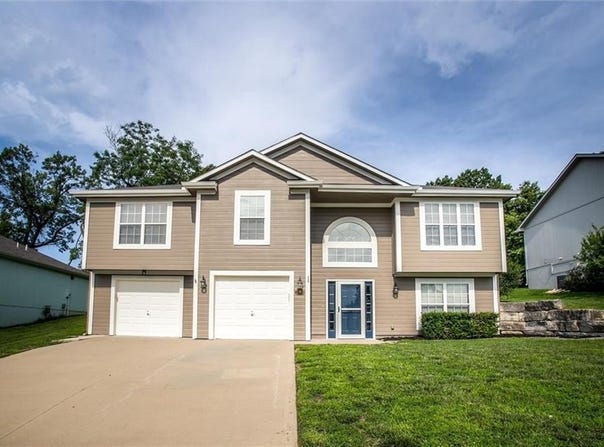 3008 S Hill Avenue, Blue Springs, MO 64015