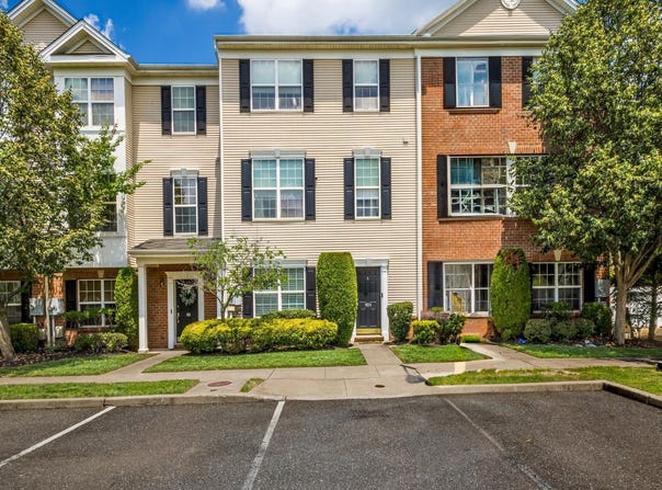 404 BRANDYWINE DRIVE, WILLIAMSTOWN, NJ 08094