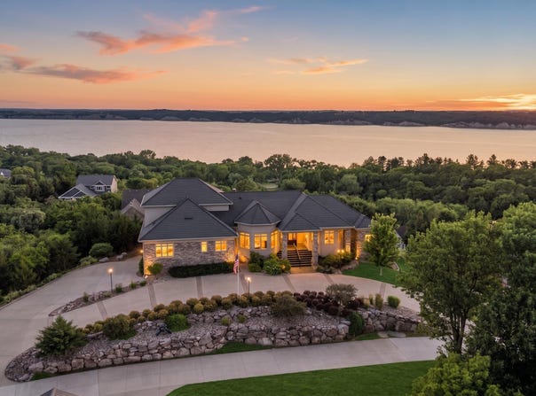 158 Signal Hill Rd, Yankton, SD 57078