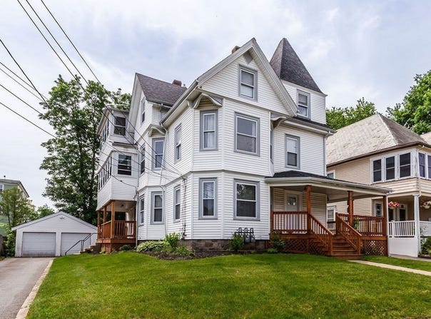 32 Park Rd, Brockton, MA 02301