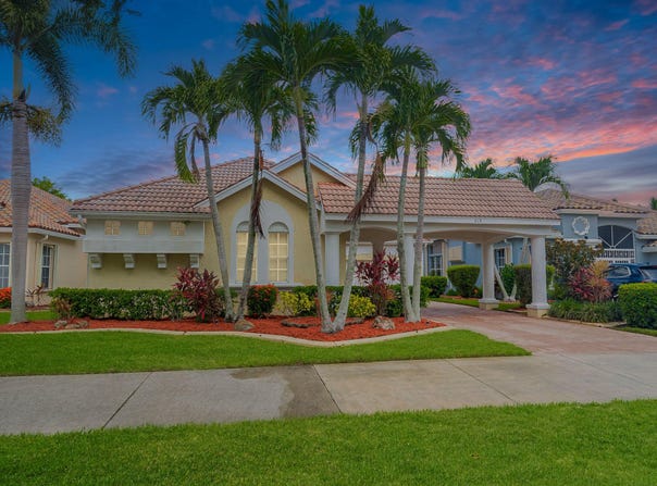 618 SW Lake Charles Circle, Port Saint Lucie, FL 34986