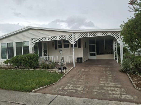 6063 Utopia Dr, Zephyrhills, FL 33540