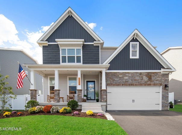 225 Ashburn Avenue, Manahawkin, NJ 08050