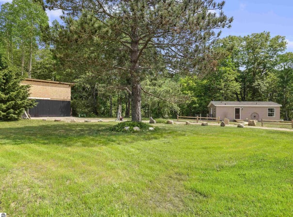8761 W 48 Road, Wellston, MI 49689