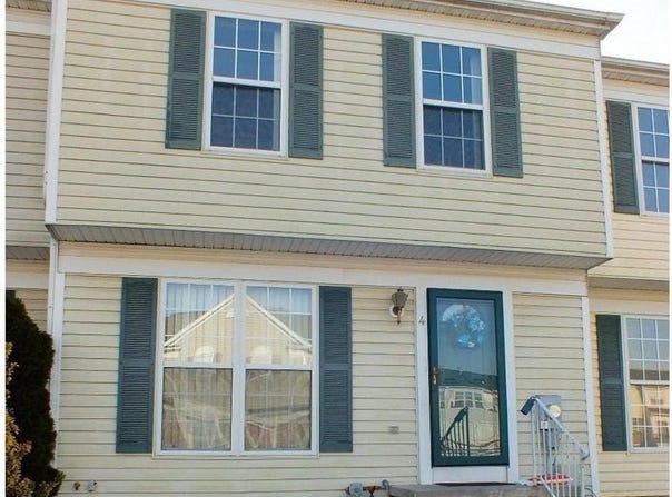 4 CHARLES COURT, NEWARK, DE 19702