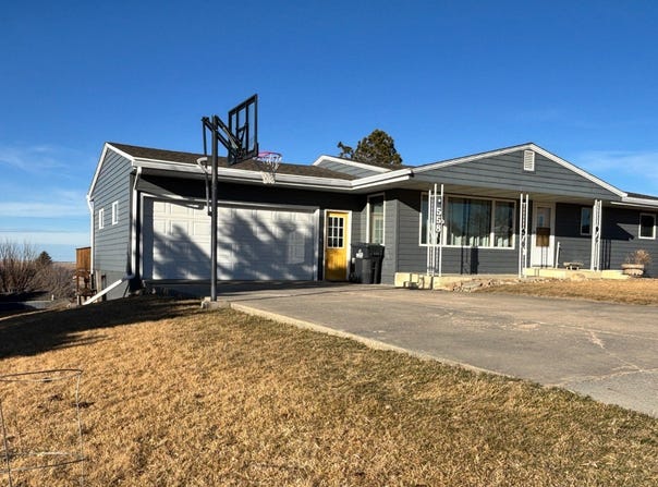 558  W 9th, Winner, SD 57580