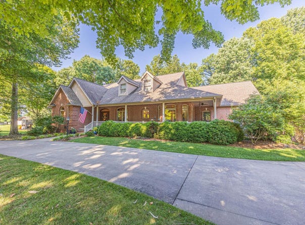 411 Cottonwood Lane, Jasper, IN 47546