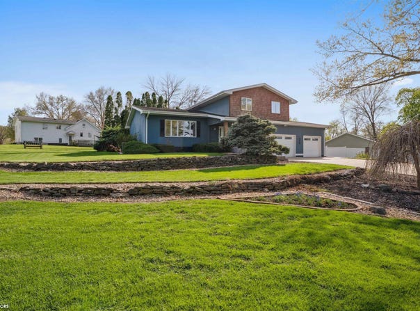 800 High Street, Mediapolis, IA 52637