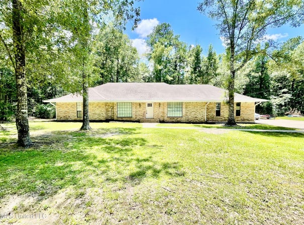 2500 Tearose Lane, Moss Point, MS 39562