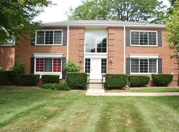 737 E Fox Hills Drive, Bloomfield Hills, MI 48304