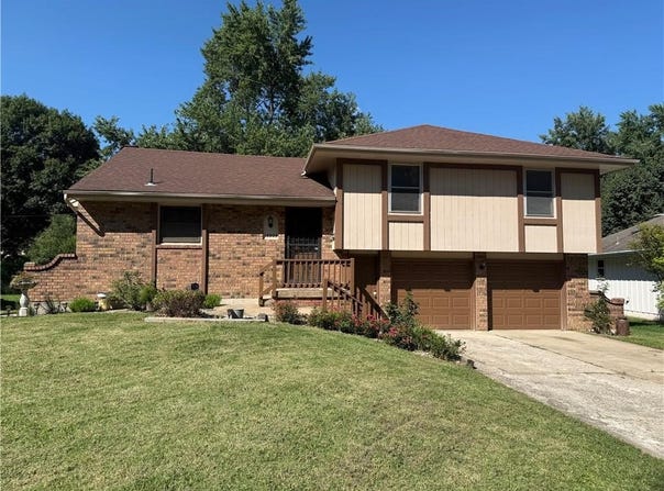 13305 Palmer Avenue, Grandview, MO 64030