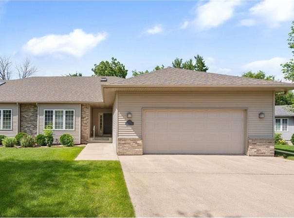 1360 Edinburgh Place NE, Owatonna, MN 55060