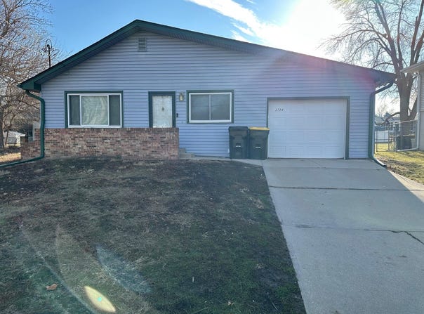 2724 S Saint Aubin St, Sioux City, IA 51106