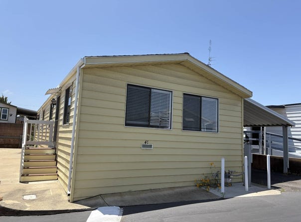 41 Hummingbird Ln, Oceanside, CA 92057