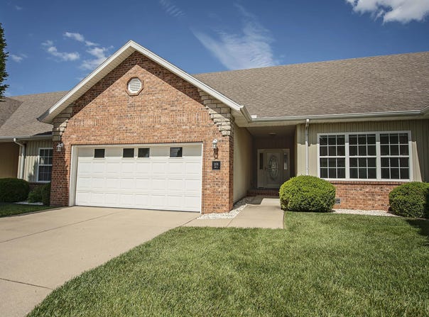 1376 N Sandy Creek Circle, Nixa, MO 65714