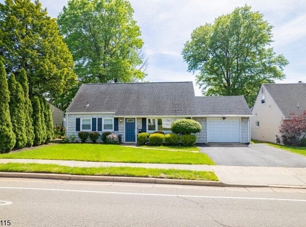 25 Lake Ave, Woodbridge Twp., NJ 07067-1322