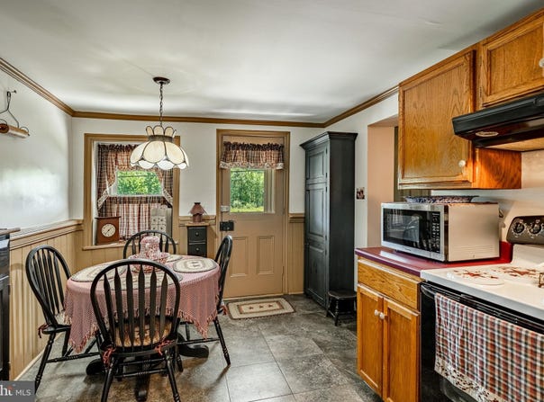 867 HUFFS CHURCH ROAD, ALBURTIS, PA 18011