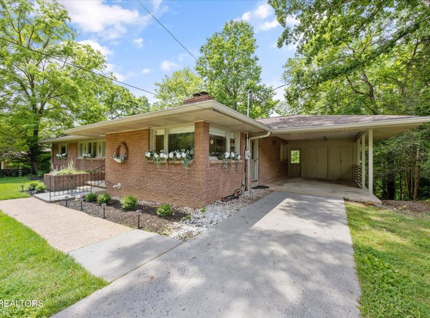 386 East Drive, Oak Ridge, TN 37830