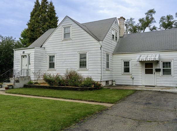 1686 Lunt Avenue, Des Plaines, IL 60018