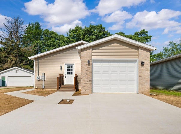 310 Hillview Street, Buchanan, MI 49107