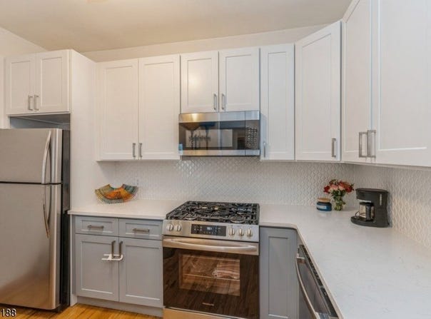 263 10th St apt 4B, Jersey City, NJ 07302-1302
