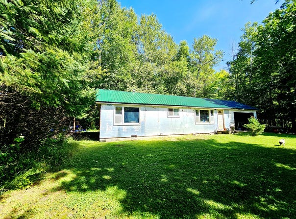 9301 Straw Road, Curtis, MI 49820
