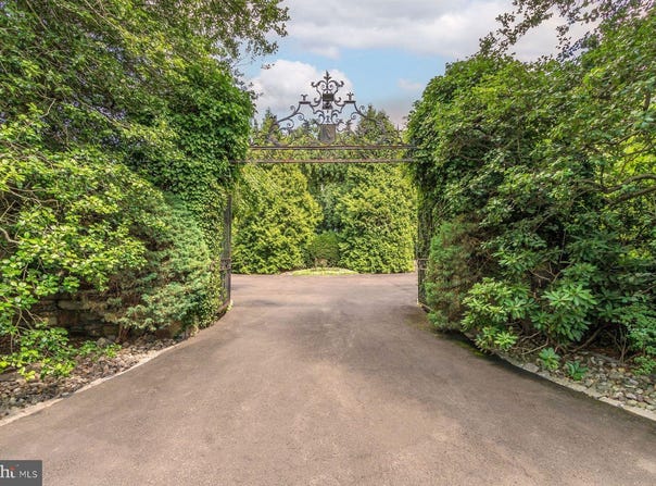 1035 WRIGHT DRIVE, HUNTINGDON VALLEY, PA 19006
