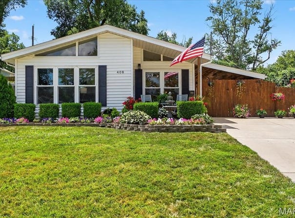 408 Ballwin Avenue, Ballwin, MO 63021